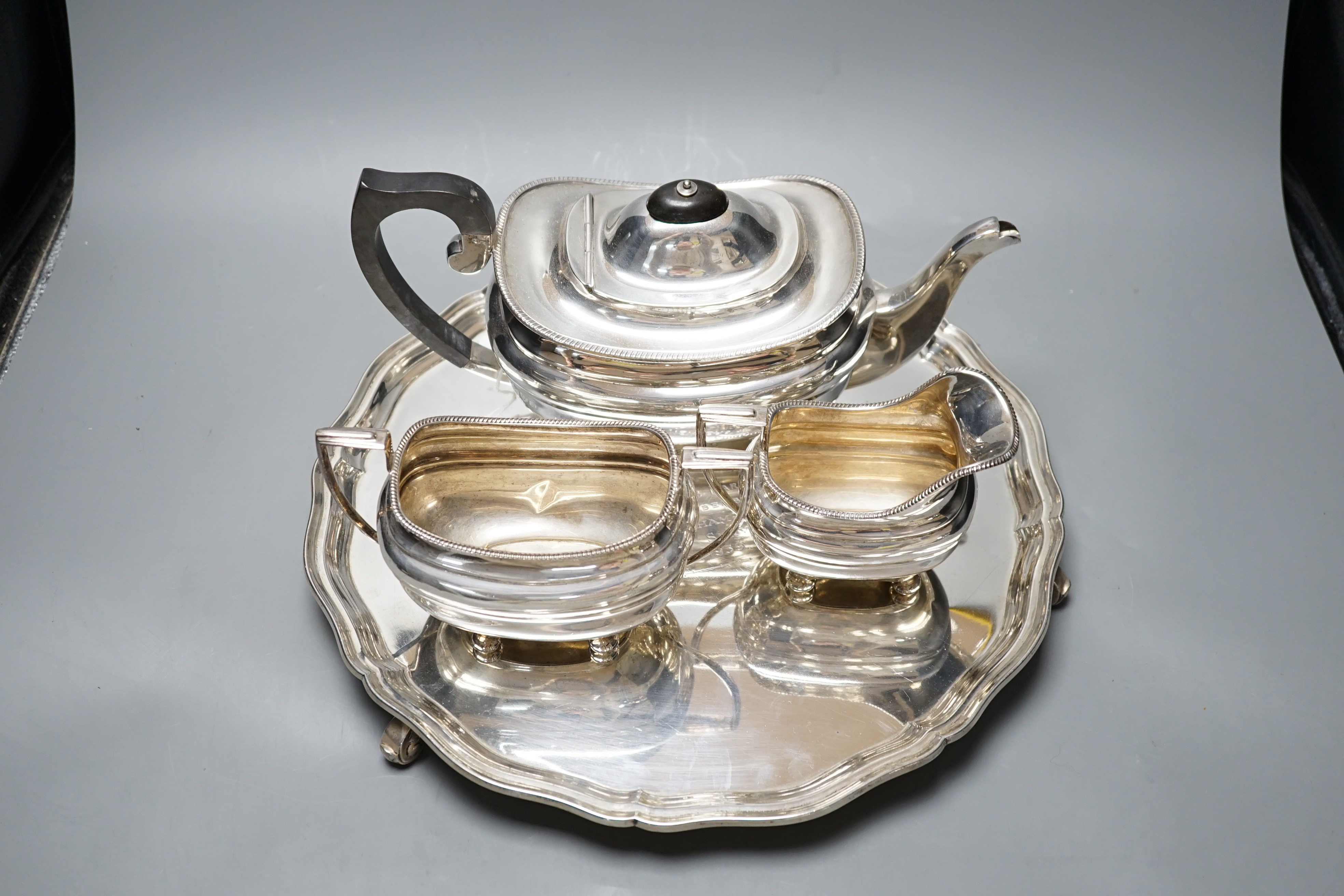 A George VI silver three piece tea set and circular tray, S. Blanckensee & Son Ltd, Chester, 1937/1938, the tray with engraved presentation inscription